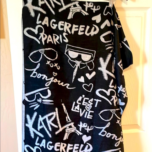 Karl Lagerfeld Accessories - Karl Lagerfeld Paris NWT Black and Gray Large Scarf MSRP $68